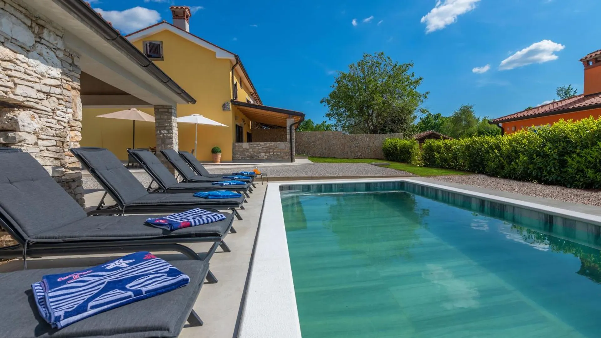 別荘 Villa Biba, A Seaside Hideaway With A Pool Ubasico
