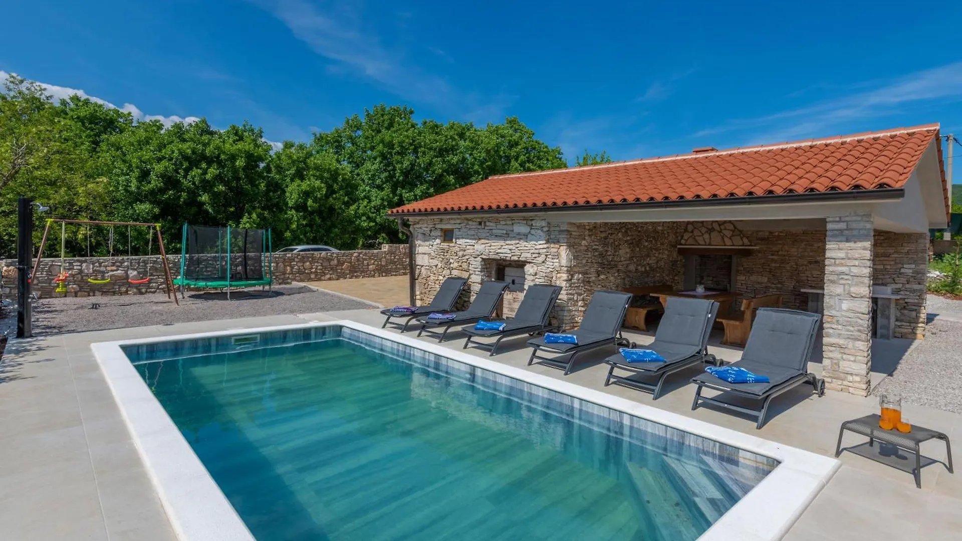 別荘 Villa Biba, A Seaside Hideaway With A Pool Ubasico